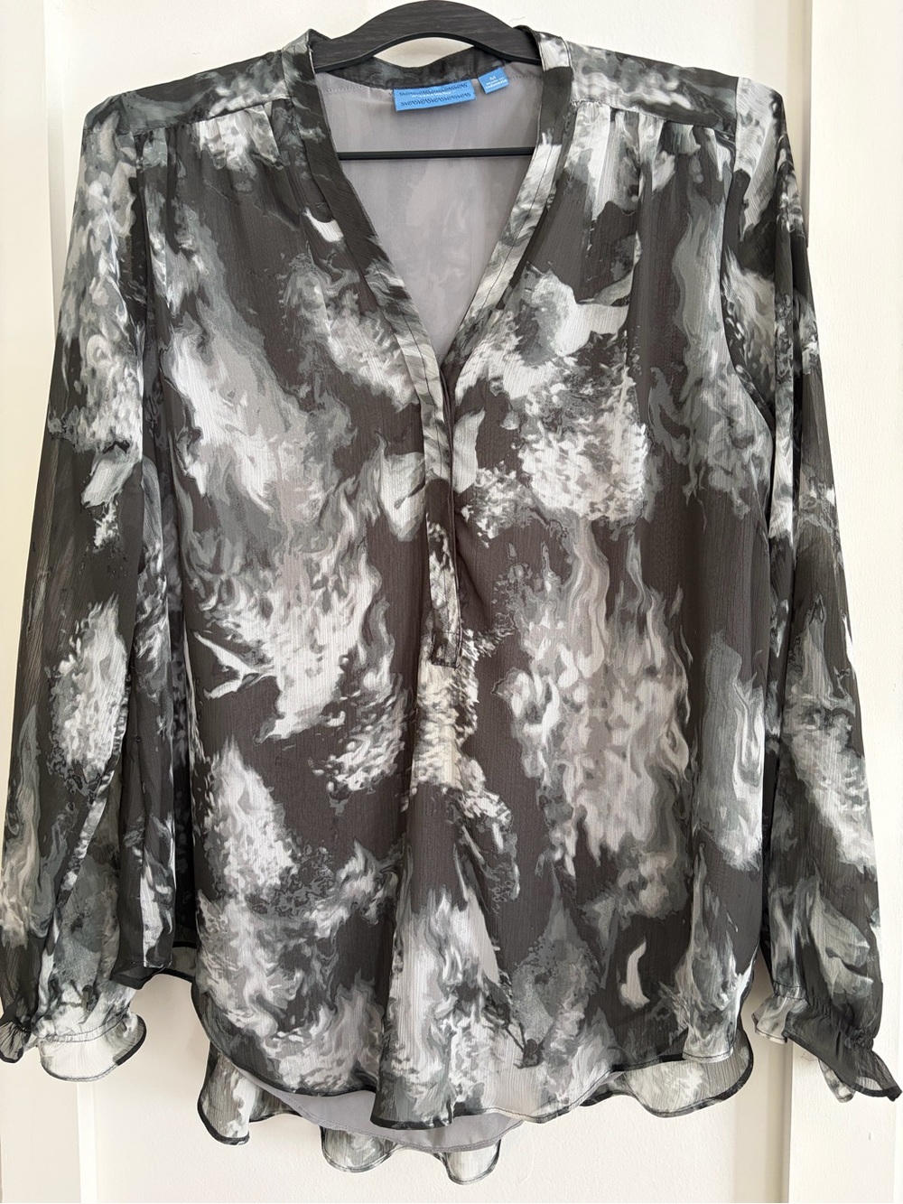 Simply Vera Vera Wang Black and White Sheer V-Neck Blouse